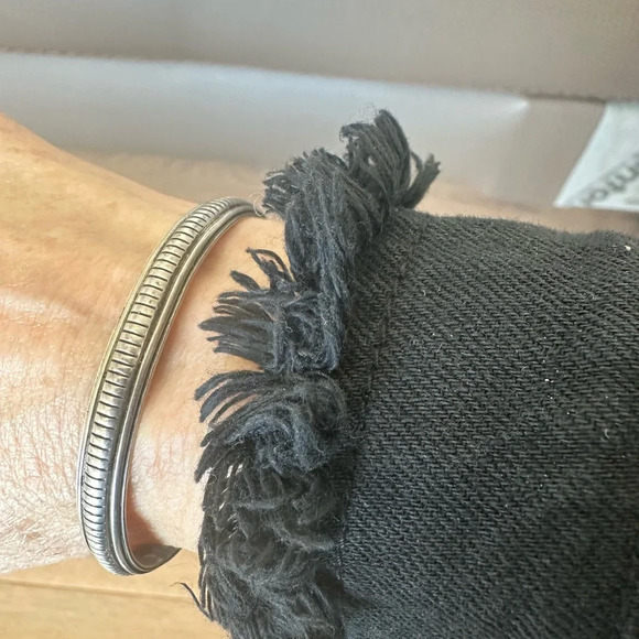 Light Sterling Vintage Every Day Cuff - Picture 1 of 4